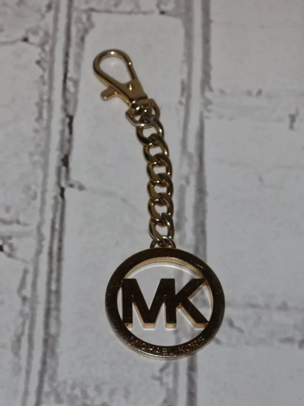 ✨ Michael Kors Gold‑Tone Keychain · 6